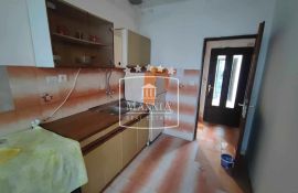 Starigrad - kuća prizemnica cca 200m od mora! 155000€, Starigrad, Famiglia