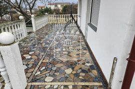 Gornji Karin - kuća katnica veliki vrt cca 350m od mora! 172000€, Obrovac, Σπίτι