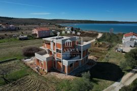 Ljubač - luksuzna vila s bazenom, otvoren pogled na more! 600000€, Ražanac, Famiglia