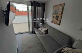 Vinjerac - kuća s 3 apartmana, cca 40m od mora! 231000€, Posedarje, Σπίτι