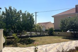 ZADAR, PRIVLAKA - Prekrasna kuća s velikom okućnicom i maslinikom, Privlaka, Casa