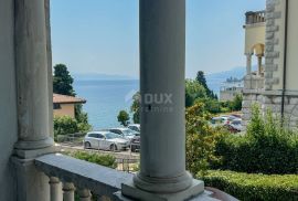 OPATIJA, CENTAR – dugoročni najam prvi red do mora u održavanoj povijesnoj vili s dvije spavaće sobe, Opatija, Stan