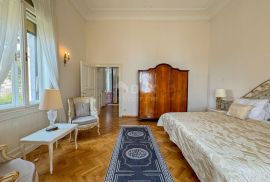 OPATIJA, CENTAR – dugoročni najam prvi red do mora u održavanoj povijesnoj vili s dvije spavaće sobe, Opatija, Appartamento