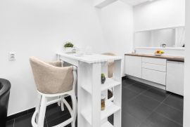 RIJEKA CENTAR - Kategorizirani studio apartman 2 minute do Korza, Rijeka, Stan