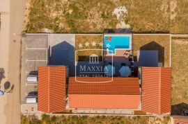 Zaton - dvoetažni stan sa privatnim bazenom! 383000€, Nin, Διαμέρισμα
