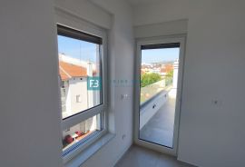 VODICE, novo, 400 m od mora, krovna terasa, 3 spavaće sobe, Vodice, Flat