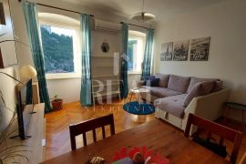 CENTAR GRADA-STAN U UREDNOJ ZGRADI OD 38 m2, NAMJEŠTEN I UREĐEN, Rijeka, Appartement