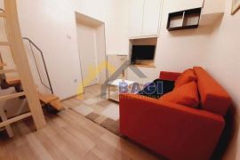 Garsonjera sa galerijom - Centar, Donji Grad, Appartment