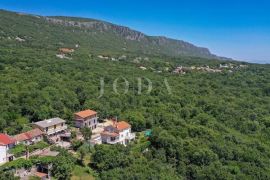 Grižane kuća sa tri stana na rubu zelenog pojasa, Vinodolska Općina, House