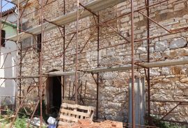 Prilika! Kamena kuća za adaptaciju u okolici Buja!, Buje, Kuća