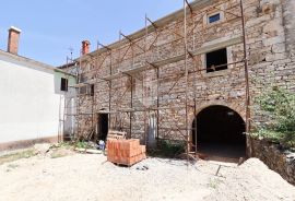 Prilika! Kamena kuća za adaptaciju u okolici Buja!, Buje, Famiglia