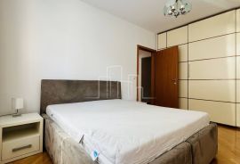 Četverosoban stan sa garažom za najam Skenderija Centar Sarajevo, Sarajevo Centar, Appartement