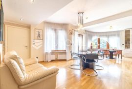 Zagreb, Čačkovićeva, prekrasan četverosobni stan sa terasom + 2 PM, 160 m2, Zagreb, Flat