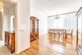 Zagreb, Sveti Duh, komforan četverosoban stan NKP 228.18 m2 s prekrasnim pogledom, Zagreb, Apartamento