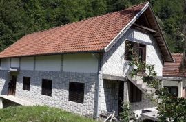 Prodajem kucu Lucani-Donji Dubac, Lučani, House