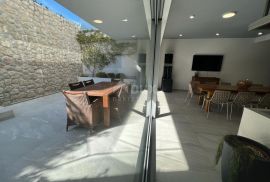 GRAD KRK - Luksuzna vila s bazenom i pogledom na more, Krk, Casa
