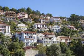 Istra, Rabac - dvojna kuća s tri stana i garažom s prekrasnim pogledom na more, NKP 154,93 m2, Labin, Kuća