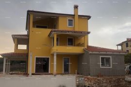Kuća Premantura. Vila blizu Parka Kamjenjak! Vila se prodaje u fazi visoki roh-bau., Medulin, بيت