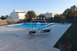 Zadar, Murvica - moderna vila 286m2 s bazenom! 814000€, Zadar - Okolica, House