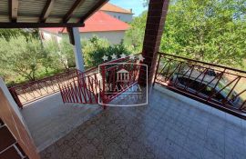 Seline - kuća katnica garaža uređen vrt! 229000€, Starigrad, Σπίτι