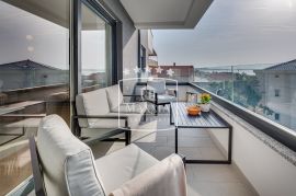 Diklo - luksuzni stan 113m2 s krovnom terasom, pogled! 530000€, Zadar, Apartamento
