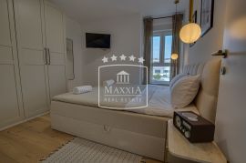 Diklo - luksuzni stan 113m2 s krovnom terasom, pogled! 530000€, Zadar, Wohnung