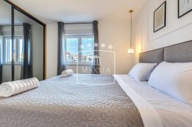 Diklo - luksuzni stan 113m2 s krovnom terasom, pogled! 530000€, Zadar, Appartement
