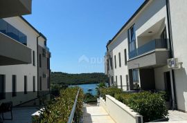 ISTRA, MEDULIN - Luksuzni stan prvi red do mora s terasom i bazenom!, Medulin, Διαμέρισμα
