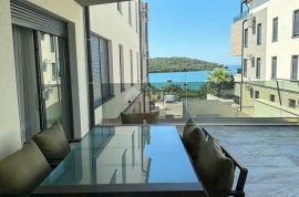 ISTRA, MEDULIN - Luksuzni stan prvi red do mora s terasom i bazenom!, Medulin, Stan