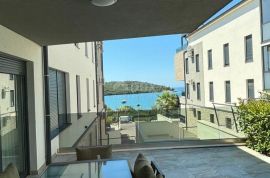 ISTRA, MEDULIN - Luksuzni stan prvi red do mora s terasom i bazenom!, Medulin, Flat