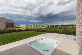 Istra, Brtonigla -vrhunska villa 186m2 s bazenom 41m2, saunom i jacuzzijem s pogledom na more i Buje, Brtonigla, Propriété commerciale