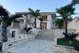 Selce, Crikvenica, izuzetna luksuzna vila  NKP 400 m2 s bazenom i pogledom na more, Crikvenica, House