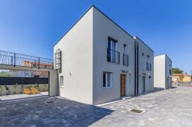Nova dvojna kuća sa jacuzzijem, Pula, Istra, Pula, Haus