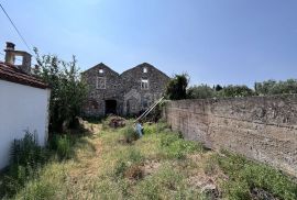 UGLJAN, POLJANA - Kamena kuća za adaptaciju u blizini mora, Preko, Kuća