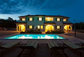 OTOK KRK - Tri kuće s jednim bazenom u unutrašnjosti otoka, Dobrinj, Famiglia