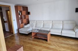Uredan obiteljski stan u dobroj zgradi !, Rijeka, Flat