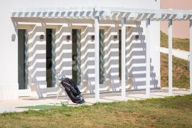 PROSTRANA VILLA S BAZENOM I SADRŽAJIMA NA RUBU SELA, Svetvinčenat, Kuća