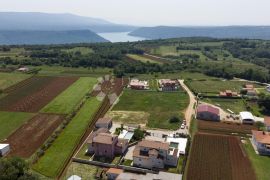 GRAĐEVINSKO ZEMLJIŠTE NA MIRNOJ LOKACIJI, Barban, Zemljište