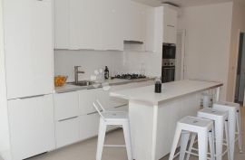 Vrhunski renoviran stan na sjajnoj lokaciji u Puli, Pula, Διαμέρισμα