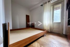 Bulevard, 2-soban stan s balkonom, Rijeka, Appartement