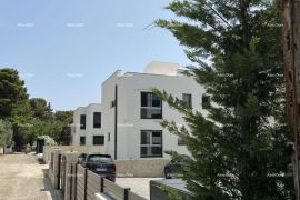 Kuća Prodaja nove kuće sa bazenom. Na kući se rade završni radovi., Medulin, بيت