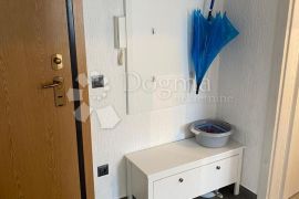 APARTMAN U PRIZEMLJU, 2S+DB,  SA OKUĆNICOM I PARKINGOM, Krk, Appartment