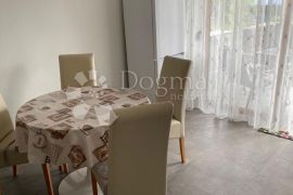 APARTMAN U PRIZEMLJU, 2S+DB,  SA OKUĆNICOM I PARKINGOM, Krk, Appartamento