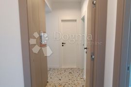 NOVOUREĐENI STAN ZA NAJAM, DOSTUPAN ODMAH!, Split, Appartement