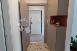 NOVOUREĐENI STAN ZA NAJAM, DOSTUPAN ODMAH!, Split, Appartement