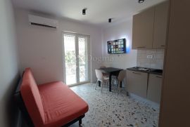 NOVOUREĐENI STAN ZA NAJAM, DOSTUPAN ODMAH!, Split, Apartamento