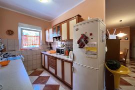 Crikvenica - stan s okućnicom u vlasništvu, Crikvenica, Apartamento