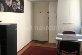 Lep mali salonac, Tašmajdan, crkva Svetog Marka, Vračar, Appartement