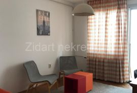 Lep mali salonac, Tašmajdan, crkva Svetog Marka, Vračar, Apartamento