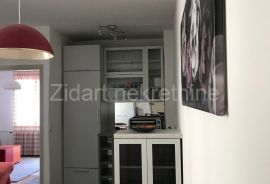 Lep mali salonac, Tašmajdan, crkva Svetog Marka, Vračar, Appartment